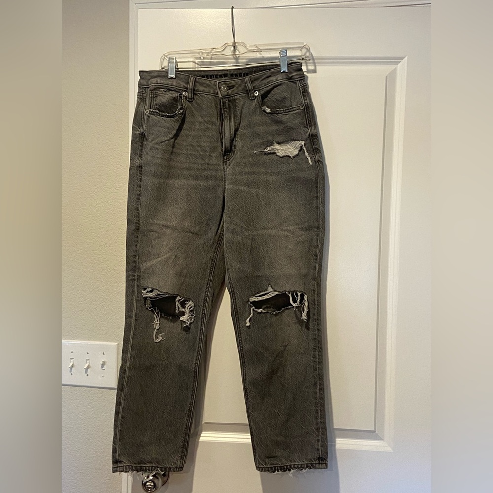 American Eagle, high rise mom jeans.  Size 8, short.